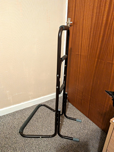 Freestanding steel pull bar - pull,
